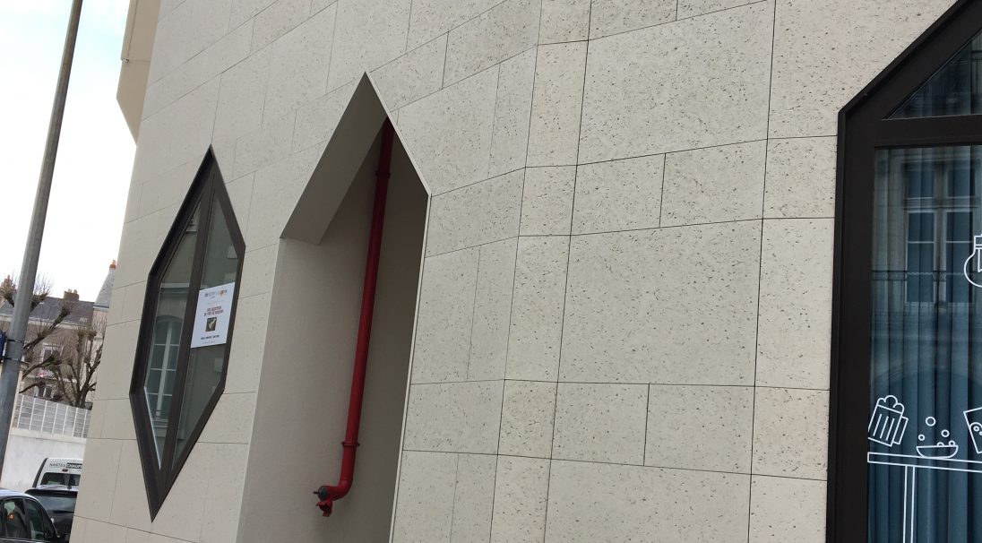 Location: Nantes (France), 
Design firm: Delia Concept, 
Construction type: renovation, 
Installation system: wall cladding with backing structure (CWB), 
Product: SHELL
