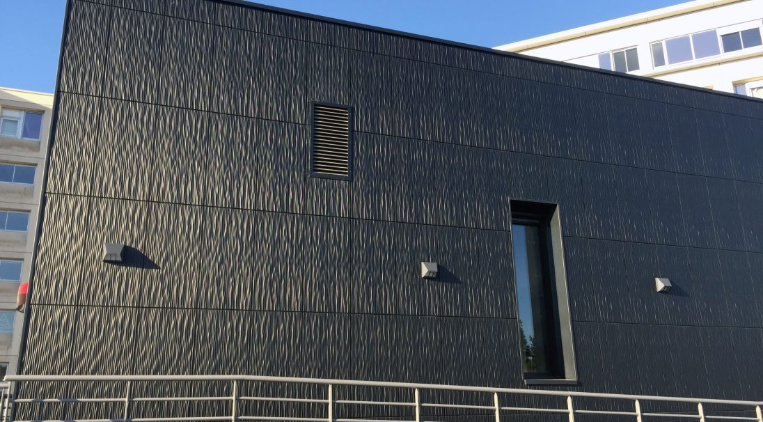 Location: Angers (France), 
Architects: Bontemps Le Merdy Architecture, 
Construction type: renovation, 
Installation system: wall cladding without backing structure (CWoB), 
Product: DUNE
