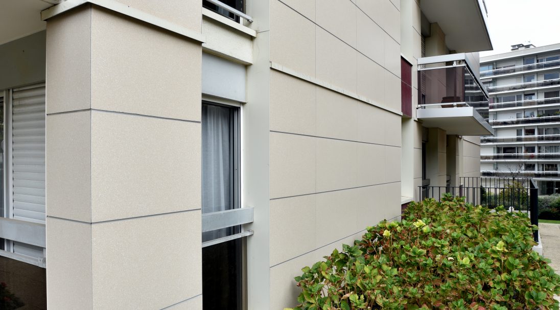 Location: Paris (France), 
Construction type: renovation after disaster, 
Installation system: wall cladding with backing structure (CWB), 
Products: RIVEN & SMOOTH MATT
