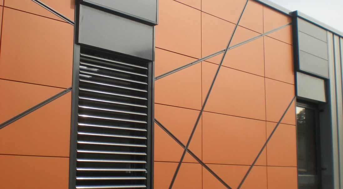 Location: Niort (France), 
Architects: BME office, 
Construction type: renovation, 
Installation system: wall cladding without backing structure (CWoB), 
Product: SMOOTH
