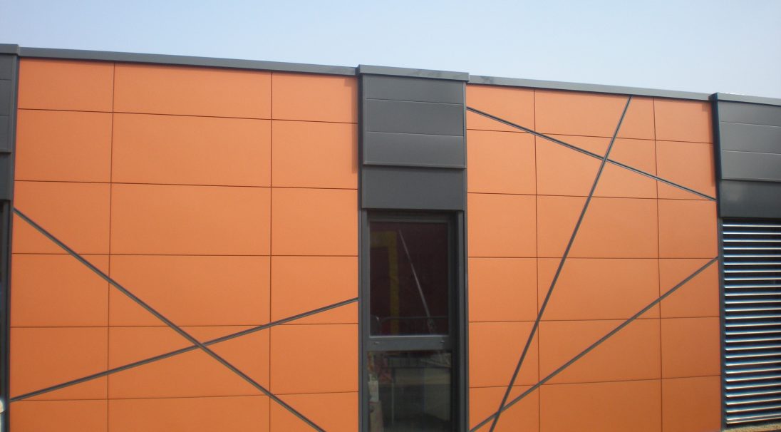 Location: Niort (France), 
Architects: BME office, 
Construction type: renovation, 
Installation system: wall cladding without backing structure (CWoB), 
Product: SMOOTH
