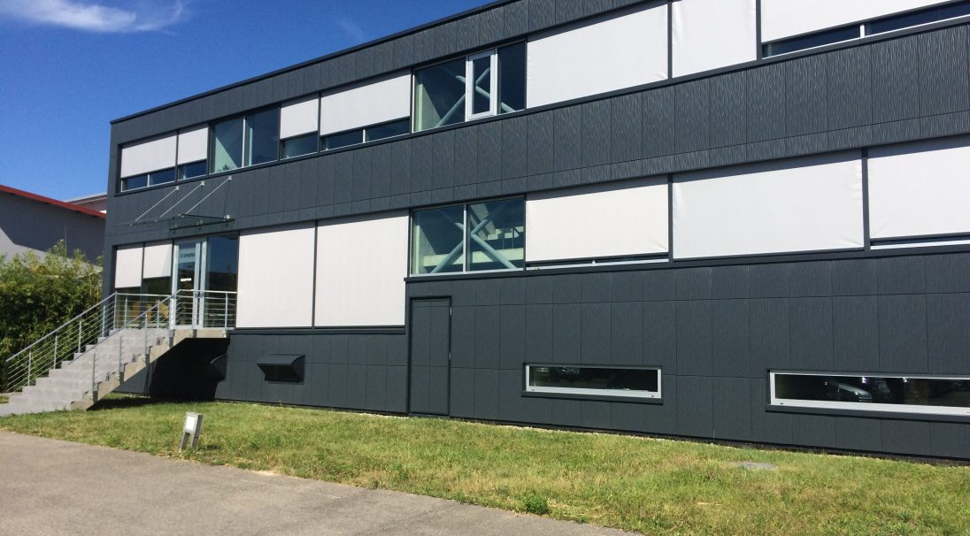 Location: Duillier (Switzerland), 
Construction type: new build, 
Installation system: wall cladding without backing structure (CWoB), 
Product: DUNE

