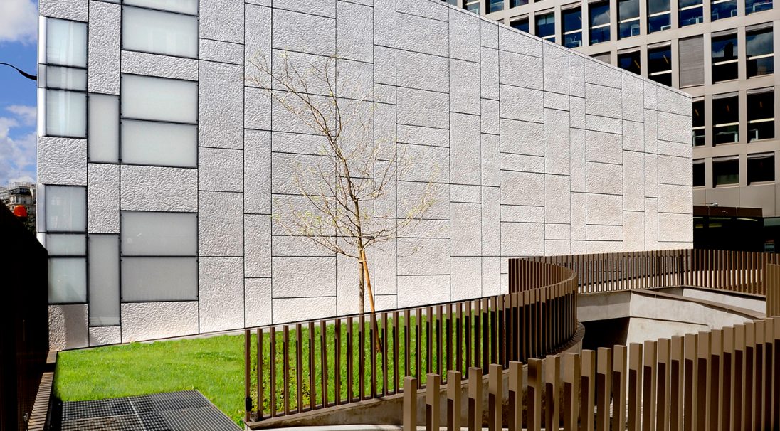 Location: Paris (France), 
Architects: F. Roux and E. Puzenat - 2/3/4/ Architecture, 
Construction type: new build, 
Installation system: wall cladding with backing structure (CWB), 
Product: PAPYRUS
