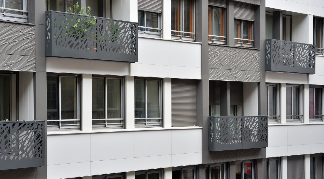Location: Paris (France), 
Construction type: renovation, 
Installation system: wall cladding with backing structure (CWB), 
Produit : SMOOTH MATT & VEGETAL
