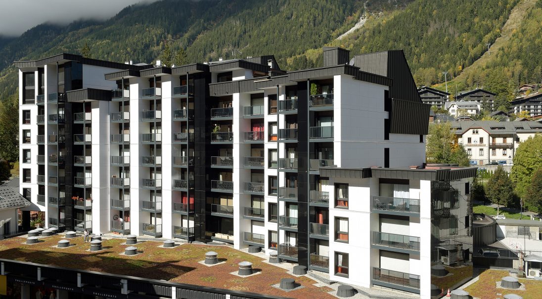 Location: Chamonix (France), 
Architects: Paget Johanny, 
Construction type: renovation, 
Installation system: wall cladding with backing structure (CWB), 
Product: PAPYRUS
