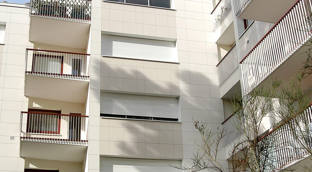 Location: La Baule (France), 
Construction type: renovation, 
Installation system: wall cladding with backing structure (CWB), 
Product: RIVEN
