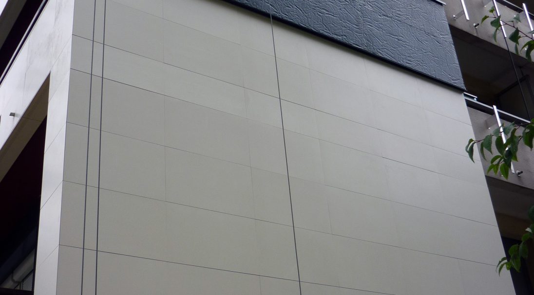Location: Paris (France), 
Construction type: renovation, 
Installation system: wall cladding with backing structure (CWB), 
Products: SMOOTH MATT & RHODES
