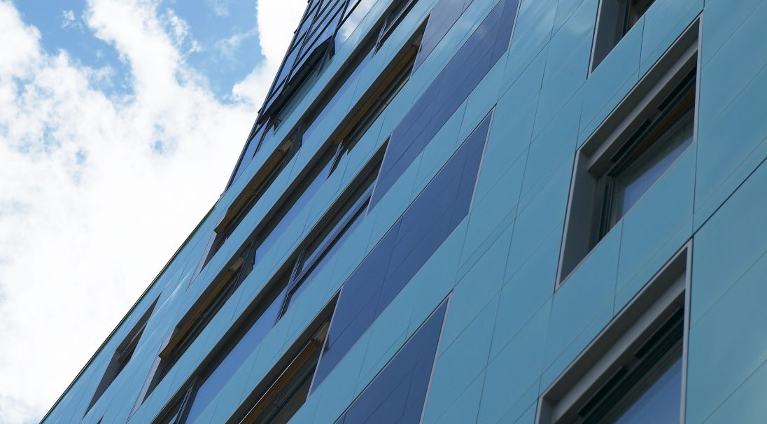 Location: Leeds, 
Architect: Cary Jones, 
Construction type: new build, 
Installation system: wall cladding with backing structure (CWB), 
Products: GLOSSY, RHODES
