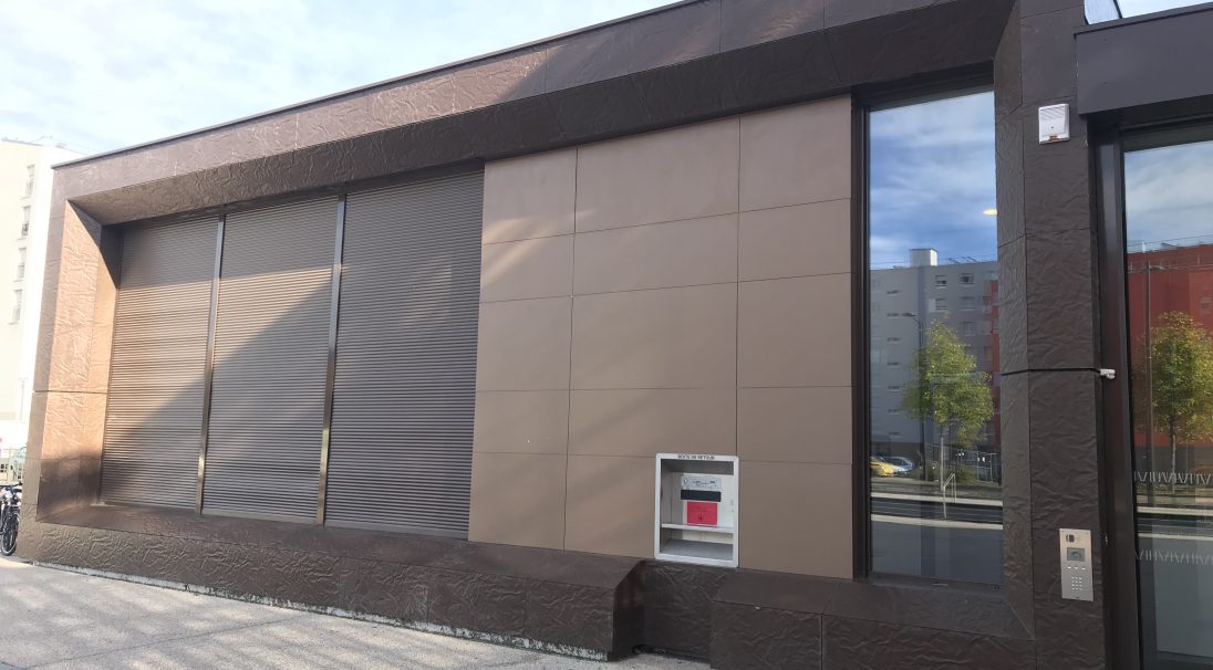Location: Strasbourg, France, 
Construction type: new build, 
Installation system: wall cladding with backing structure (CWB), anchor facing panels, 
Product: RHODES, 
Architect: BE SNC Lavalin

