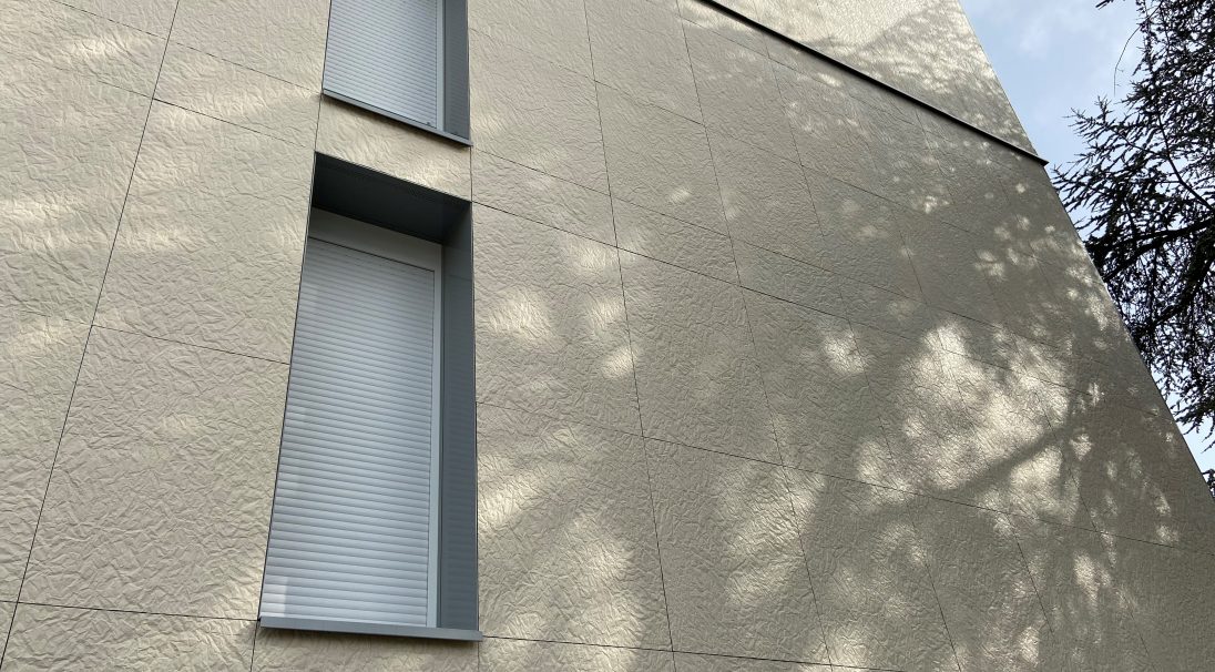 Location: Sens (France), 
Architect: Atelier Philippe Muller Architecture Paris, 
Construction type: renovation, 
Installation system: wall cladding with backing structure (CWB), 
Product: PAPYRUS
