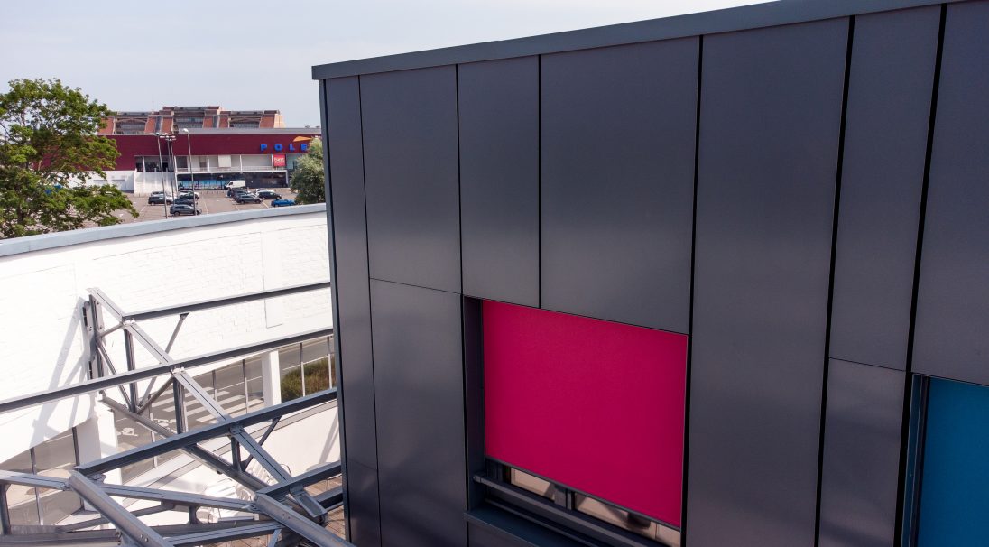 Location: Dunkerque (FR), 
Architects: Sockeel Architecture, 
Construction type: new, 
Installation system: wall cladding with backing structure (CWB), 
Products: SMOOTH MATT / GLOSSY
