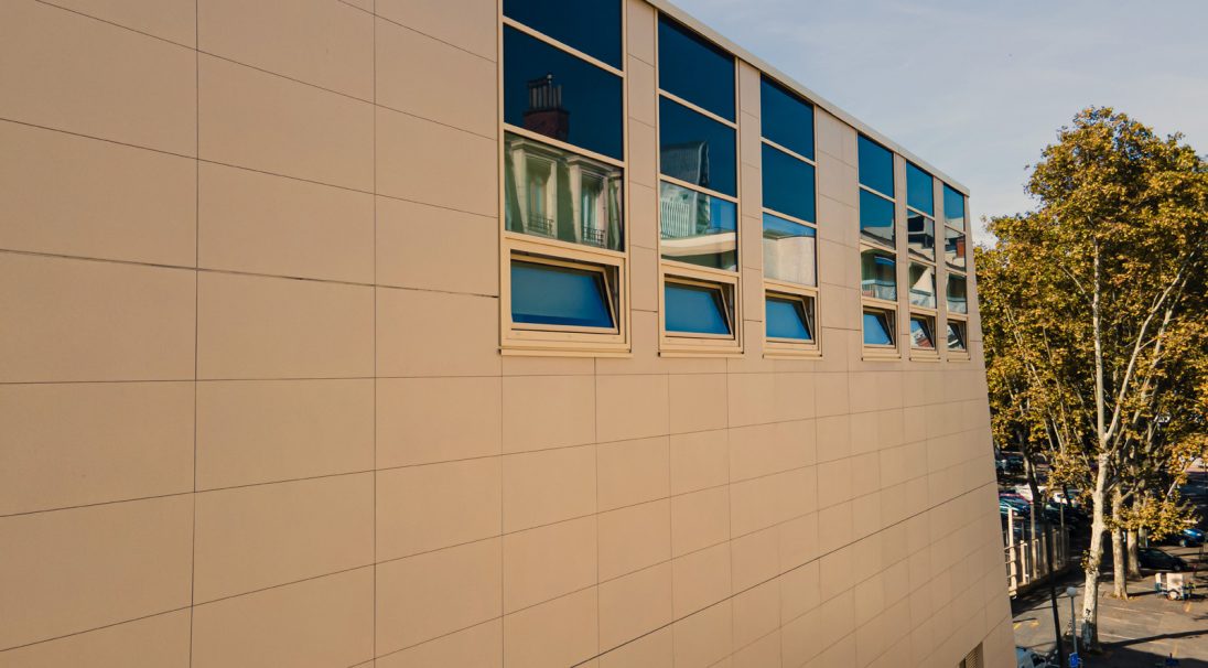 Léon Jouhaux school group facade (France), cladding system with backing structure (CWB)
