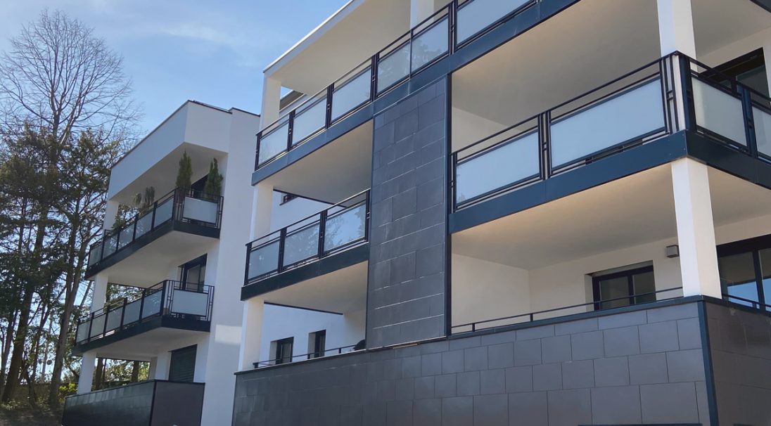 Location: Meylan(FR), 
Construction type: New, 
Installation system: wall cladding without subframe (CWoB), 
Product: SMOOTH, 
Architects : AndKo architects
