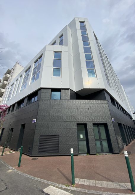 CAREA FACADE - Industrial buildings: Offices, Suresnes (FR), cladding without backing structure (CWoB). Discover our other facade facing completed projects.