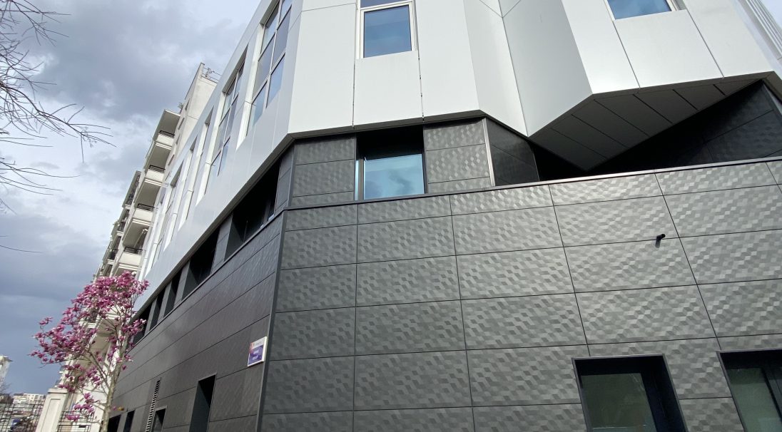 Location: Suresnes (92), 
Architect: Cabinet Bruno Croize, 
Construction type: renovation, 
Installation system: wall cladding without backing structure (CWoB), 
Product: PIXEL
