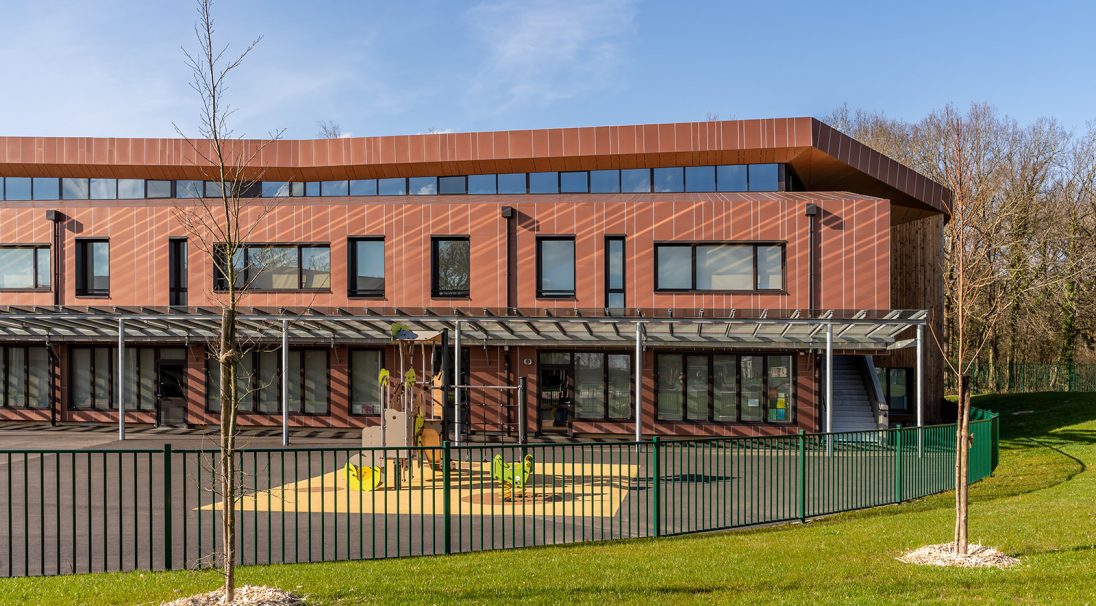 CAREA FACADE - Nétreville school group facade (FR), cladding system with backing structure (CWB). Find here all our facade facing completed projects.