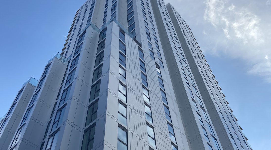 Location: Tottenham (UK), 
Architects: RM_A, 
Construction type: new build, 
Installation system: wall cladding with backing structure (CWB), grooved and anchor panels, 
Product: SMOOTH & RIVEN
