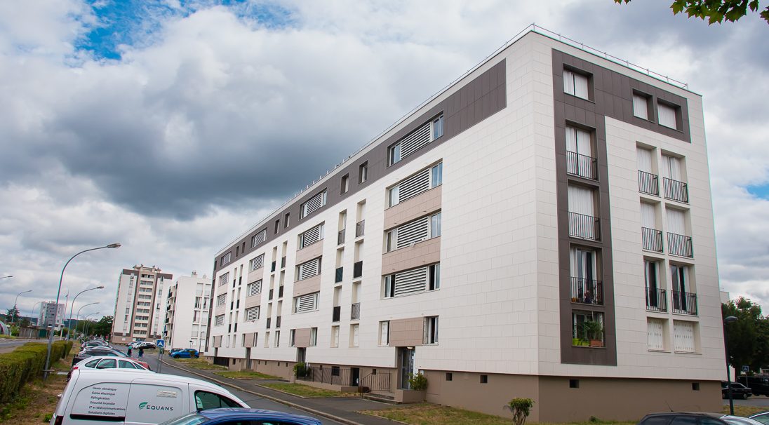 Location: Ermont (France), 
Construction type: rehabilitation, 
Installation system: wall cladding without backing structure (CWoB), 
Products: DUNE & SMOOTH
