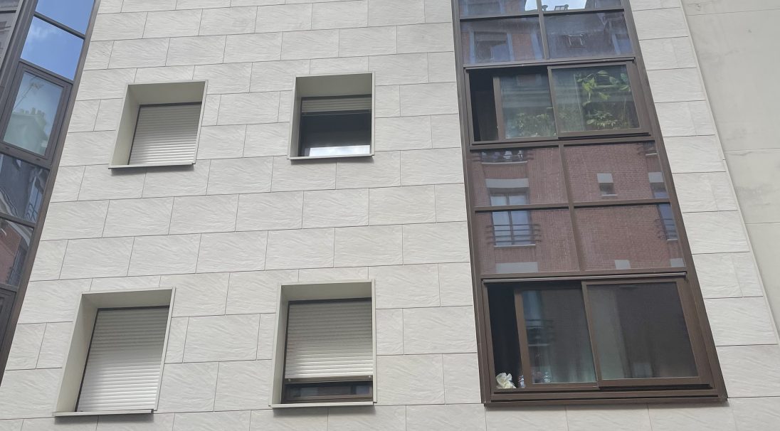 Location: Paris (75), 
Type of construction: Renovation, 
Installation system : Cladding Without Backing (CWoB), 
Product : GRAF & PIERRE DE LOIRE
