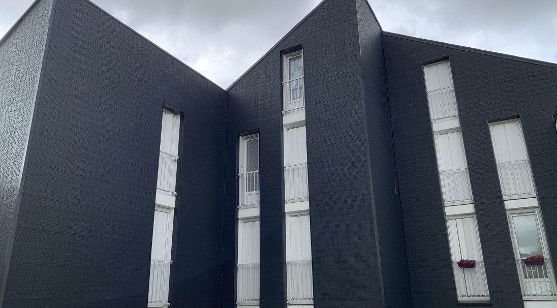 Location: Harfleur (FR), 
Type of construction: Renovation, 
Installation system: Cladding Without Backing (CWoB), 
Product: GRAF
