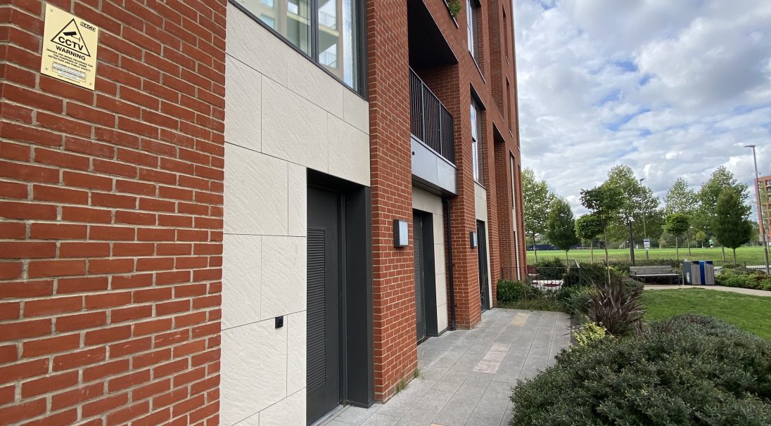 Location: London (UK), 
Type of construction: New, 
Installation system: Cladding with backing structure (CWB), 
Product: SMOOTH MATT - RIVEN
