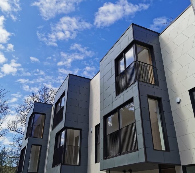 Location: London (UK), 
Type of construction: New, 
Installation system: Cladding with backing structure (CWB), 
Product: Acantha SMOOTH MATT & GLOSSY - Aquila SMOOTH
