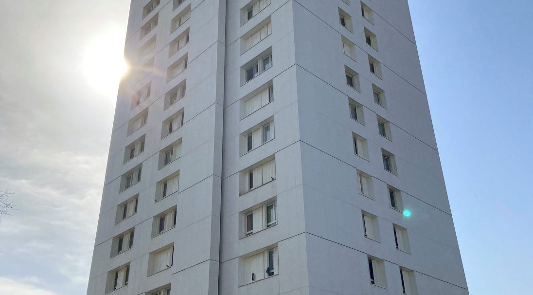 Location: Angoulême (FR), 
Type of construction: Renovation, 
Installation system: Cladding with backing structure (CWB), 
Products: Acantha - URBA & SMOOTH MATT

