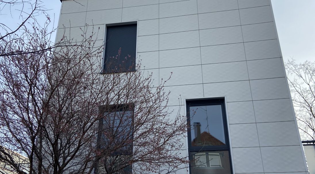 Location : Strasbourg (FR), 
Type of construction : New, 
Installation system: Cladding Without Backing (CWoB), 
Product: Aquila - PIXEL

